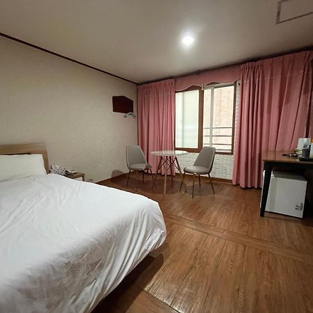 Oreum Motel Jeju Exterior photo