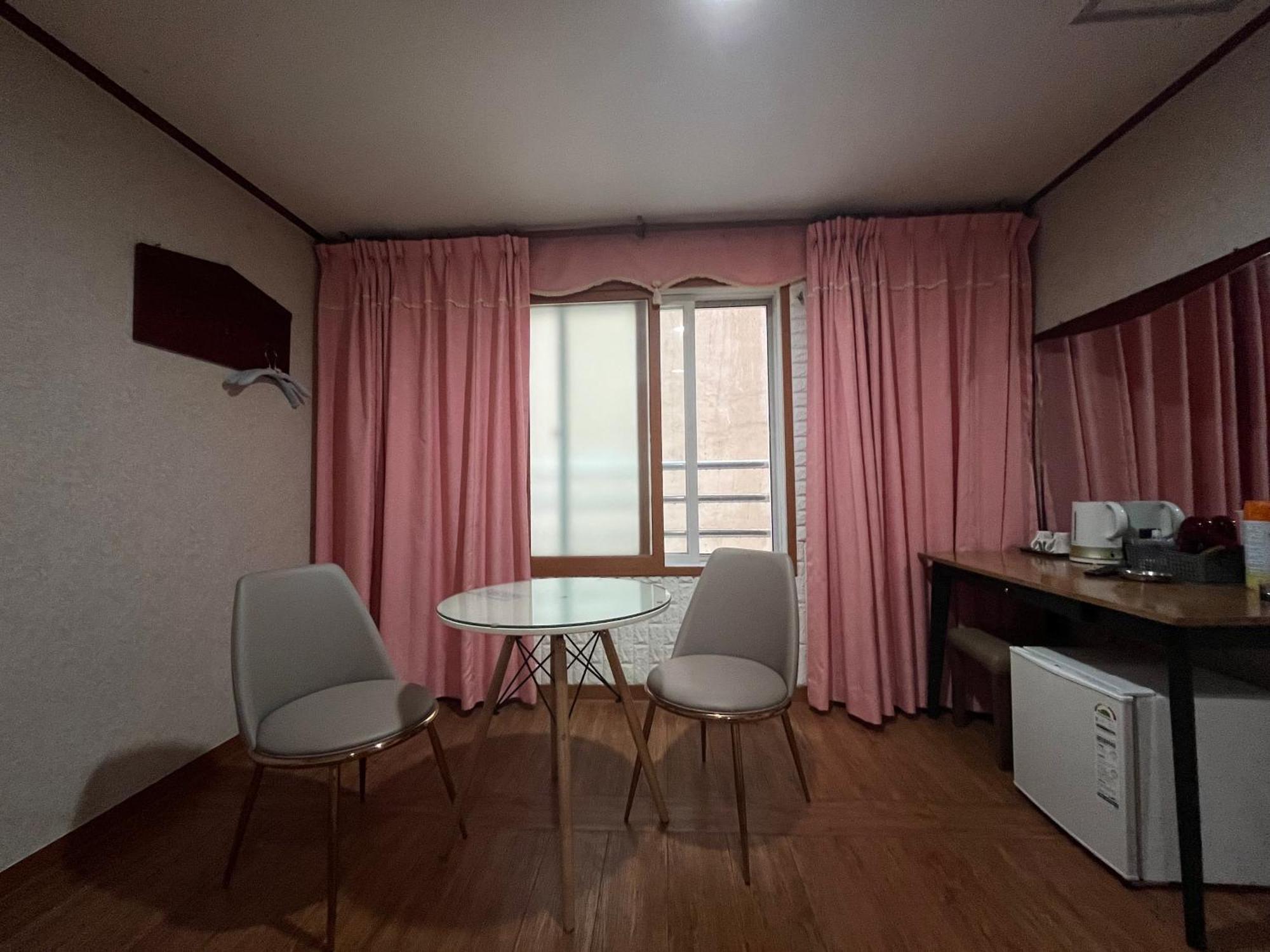 Oreum Motel Jeju Exterior photo