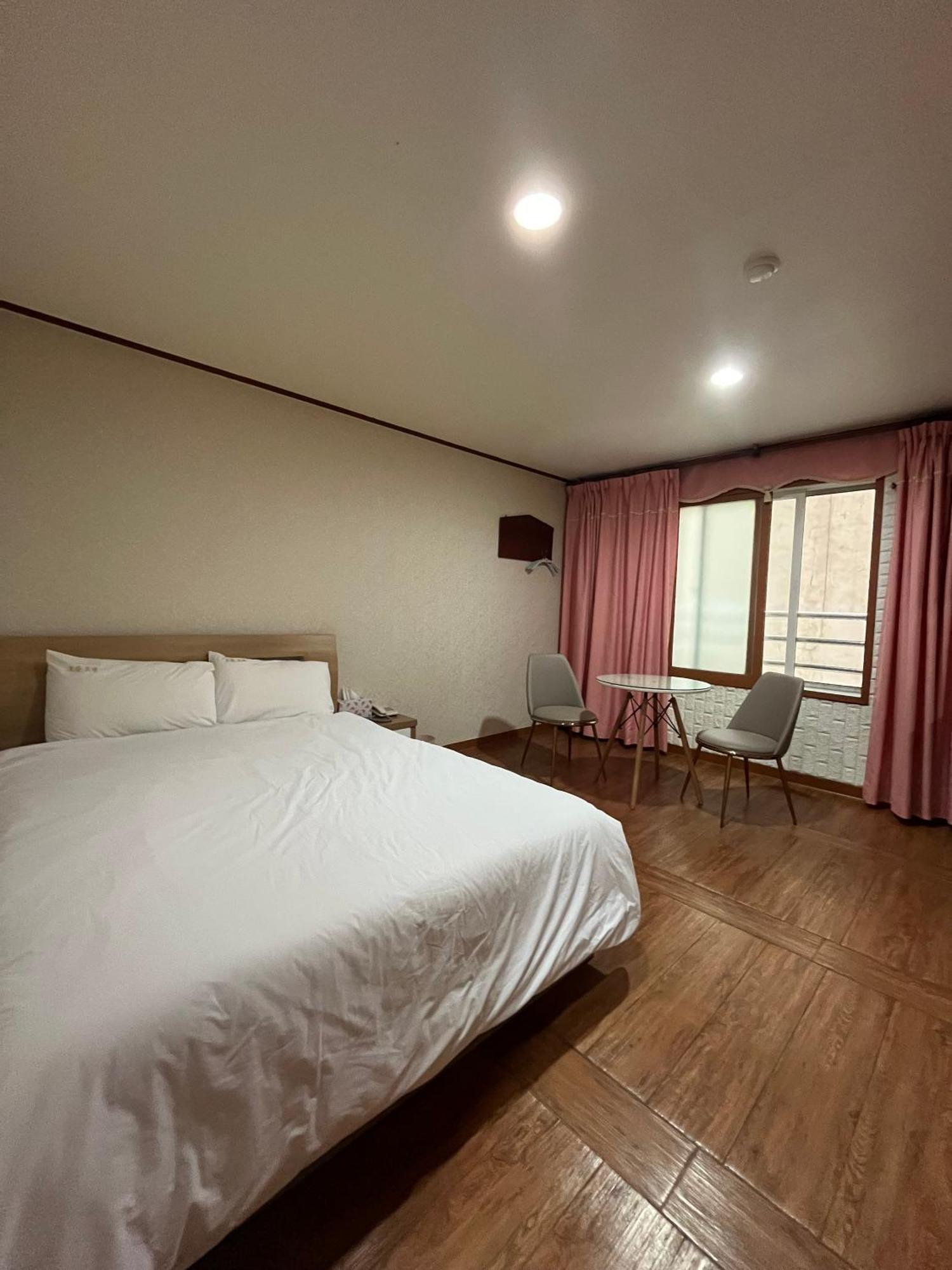 Oreum Motel Jeju Exterior photo