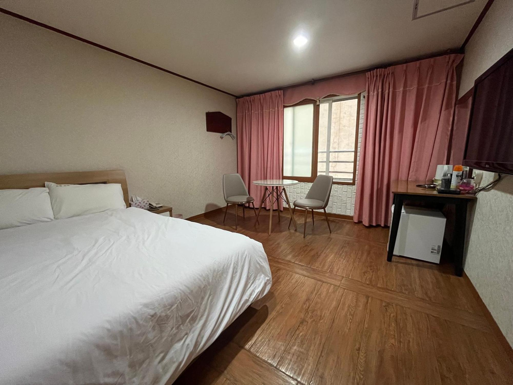 Oreum Motel Jeju Exterior photo
